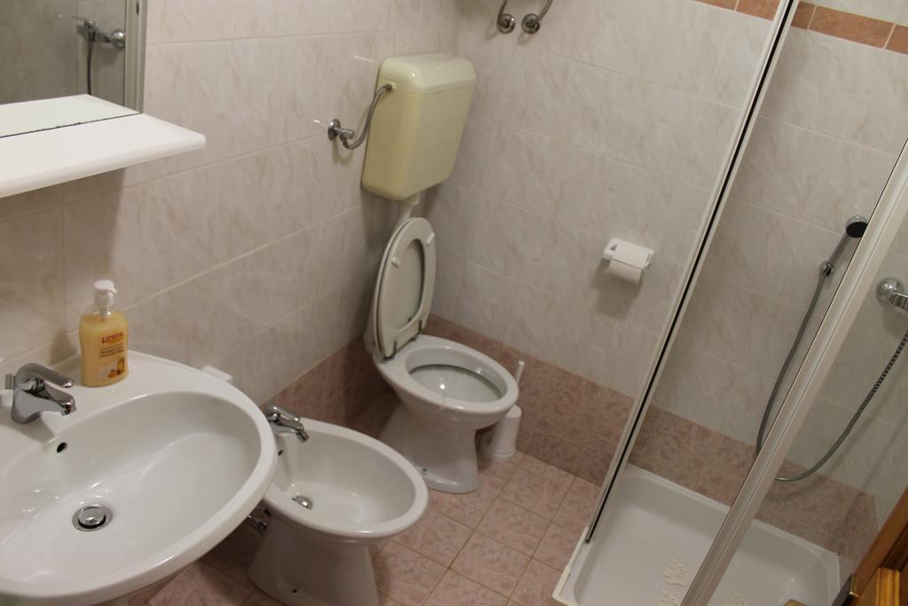 Apartments Mestri Grožnjan Pokoj fotografie